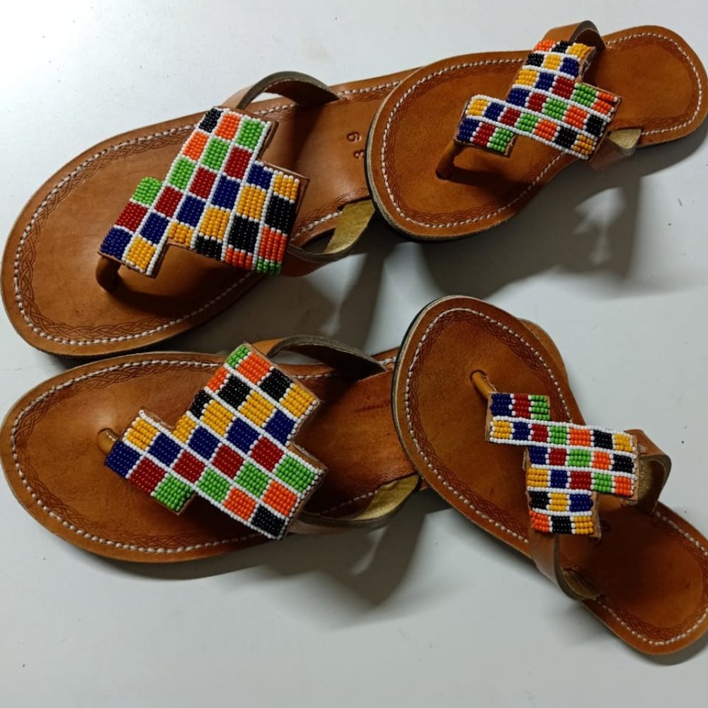 MOTHER-DAUGHTER SANDALS.